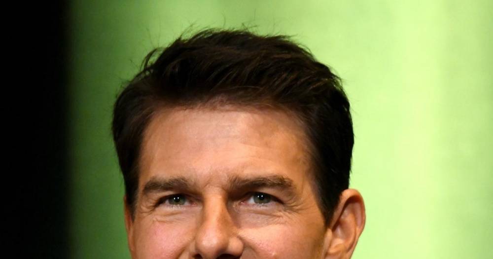 Tom Cruise pays for co-star's flight lessons, pilot's license - www.wonderwall.com