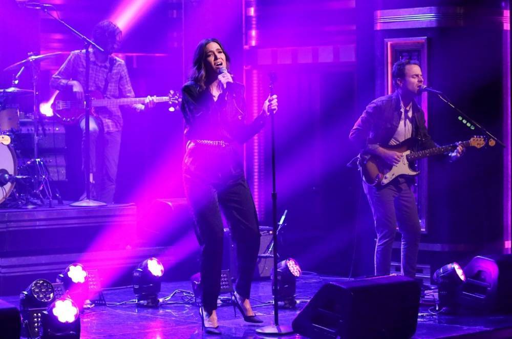 Mandy Moore Performs 'When I Wasn't Watching' on 'Tonight Show'... With No Crowd Watching - www.billboard.com