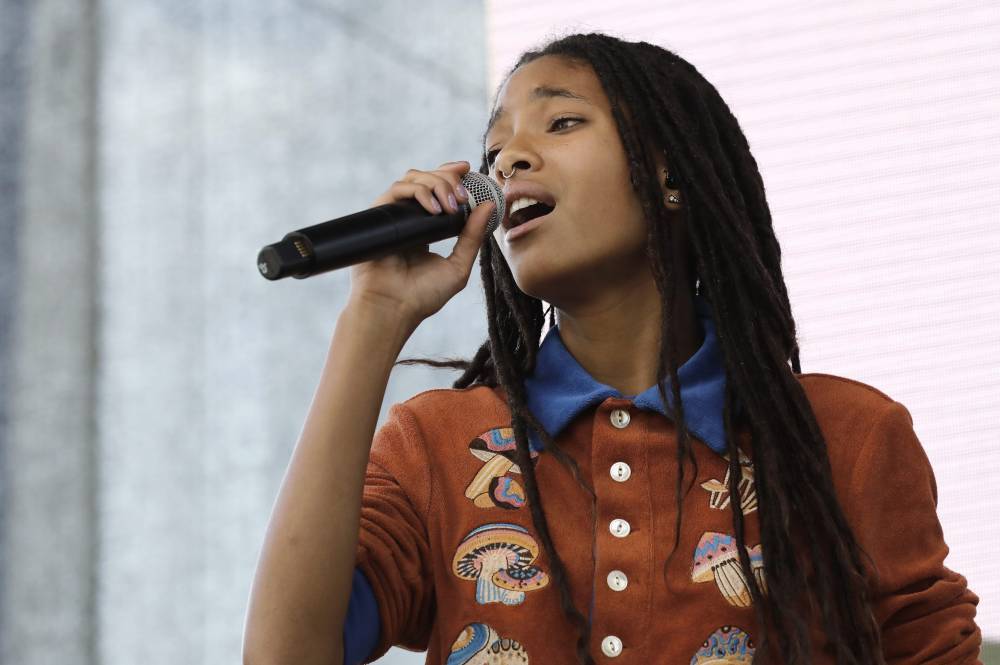 Willow Smith Shaves Her Head While Locked In A Box for 24 Hours - etcanada.com - Los Angeles - county Cole