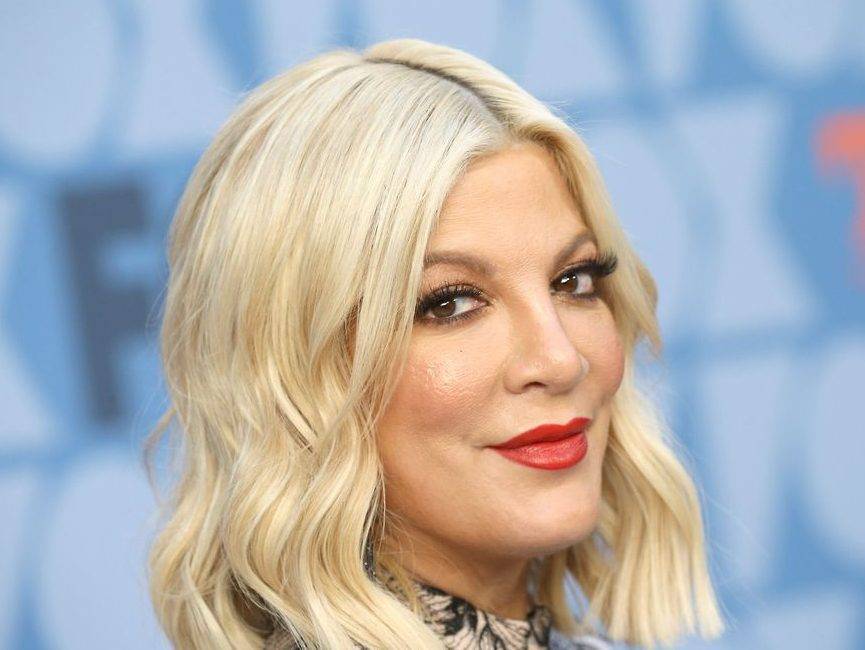 Tori Spelling has toilet paper miracle as shelves clear from COVID-19 panic - torontosun.com