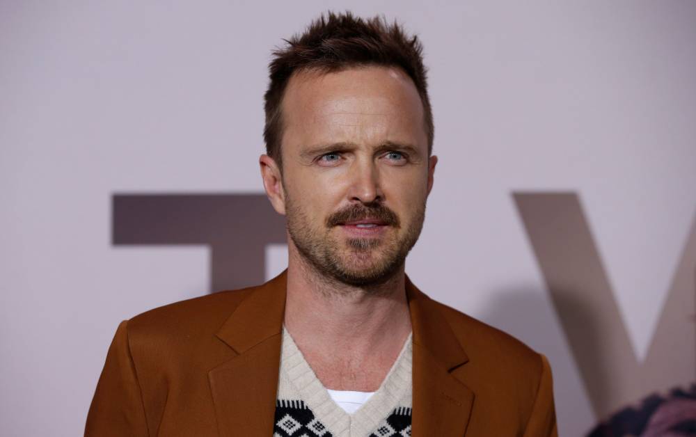 Aaron Paul Hasn’t Owned A Computer In A Decade And Wants To Use A Flip Phone - etcanada.com