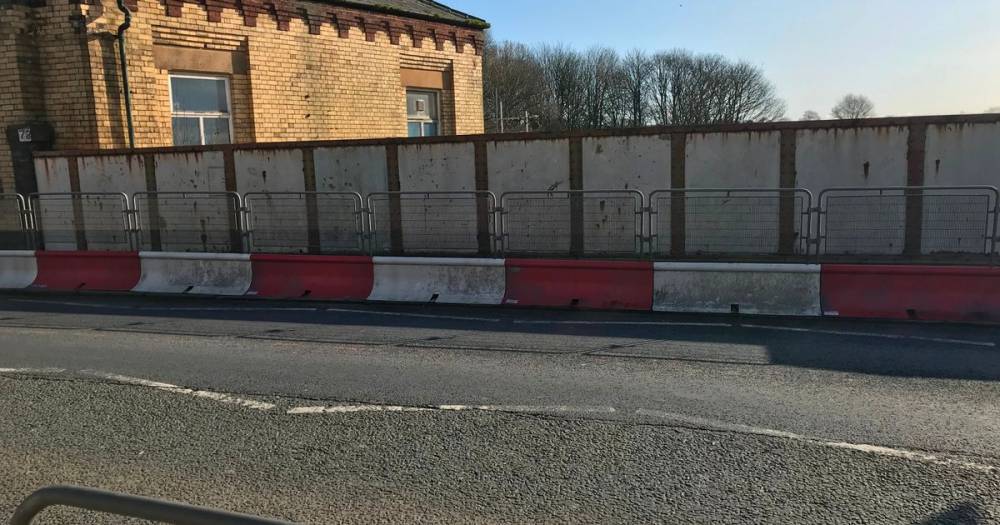 Fears that work to 're-deck' railway bridge could cause months of traffic chaos in Westhoughton - www.manchestereveningnews.co.uk - county Hall