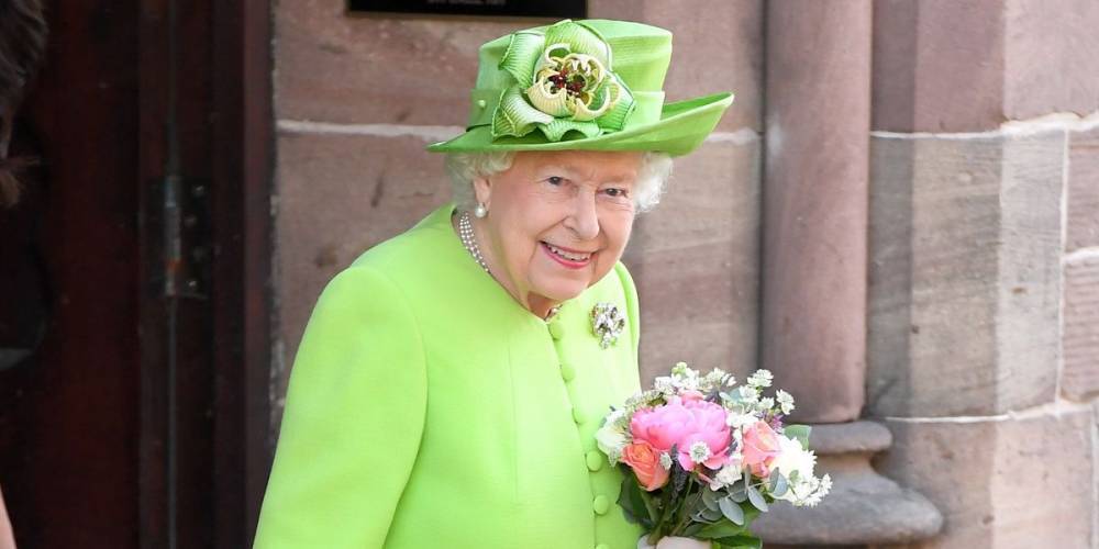 The Queen Didn't Flee Buckingham Palace for Windsor Amid Coronavirus Crisis - www.harpersbazaar.com - county Windsor