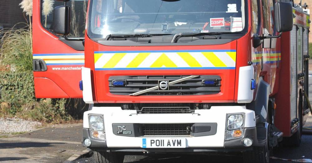 Residents told to keep windows and doors shut as firefighters tackle large blaze at a farm in Bolton - www.manchestereveningnews.co.uk