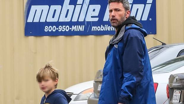 Ben Affleck Steps Out With Kids At Pet Store After Returning From Sexy Vacation With Ana De Armas - hollywoodlife.com - Santa Monica