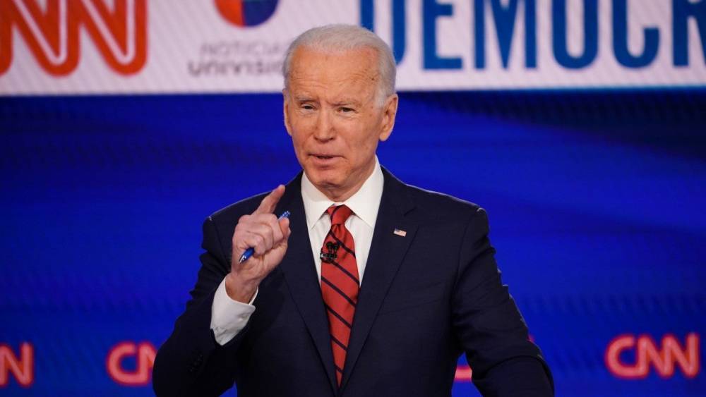 Joe Biden Commits to Picking a Woman Running Mate - www.etonline.com - Columbia