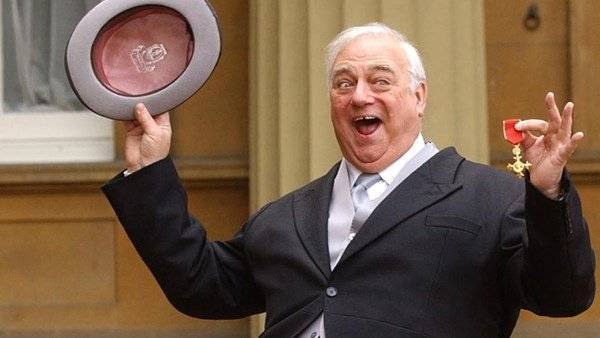 Roy Hudd remembered as ‘much loved and amazingly talented’ after death at 83 - www.breakingnews.ie