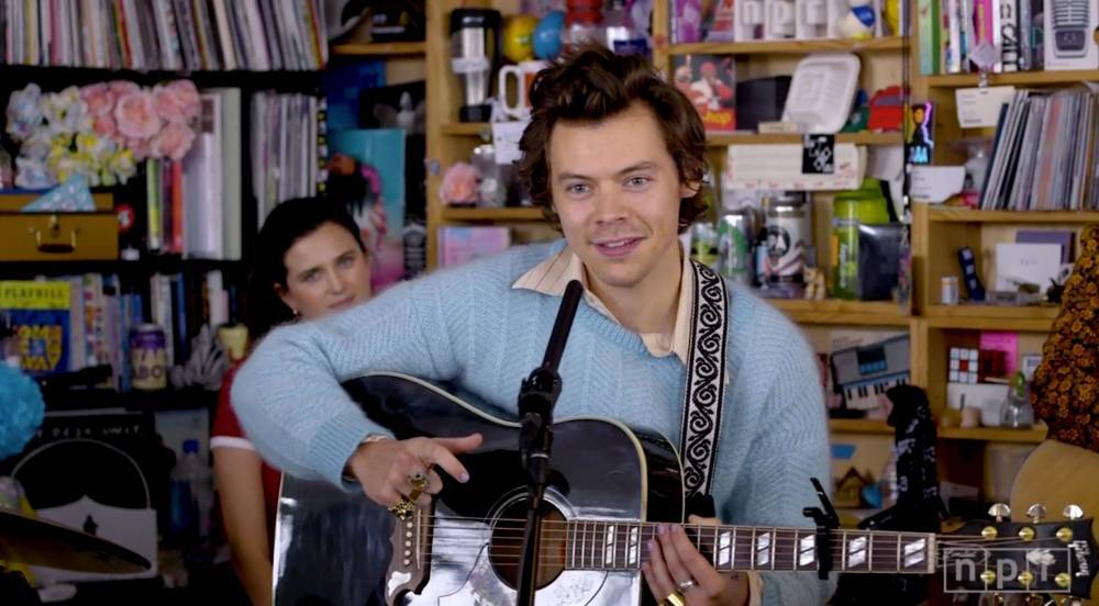 Harry Styles Debuts ‘Cherry’, ‘To Be So Lonely’ During Intimate NPR Tiny Desk Concert - etcanada.com