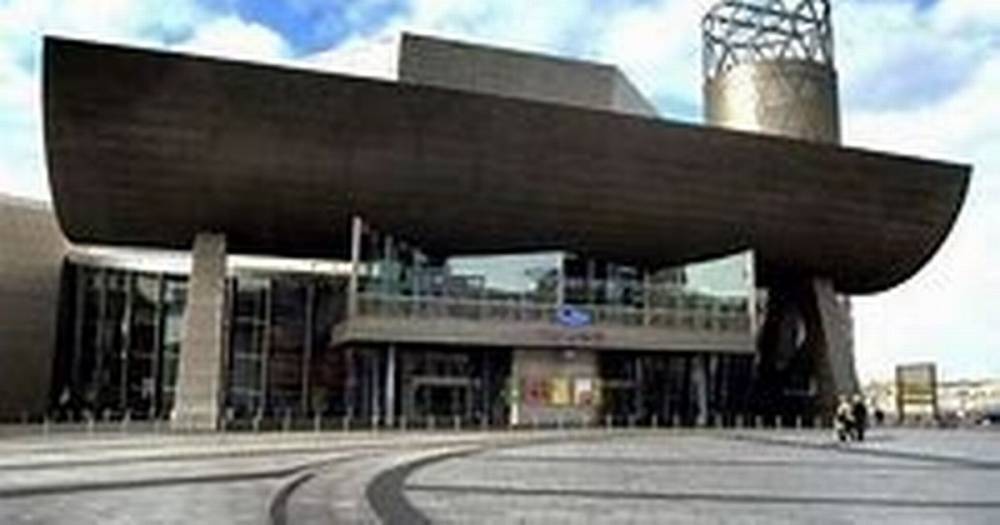 Manchester theatres begin announcing closures as people urged to avoid them - www.manchestereveningnews.co.uk - Manchester