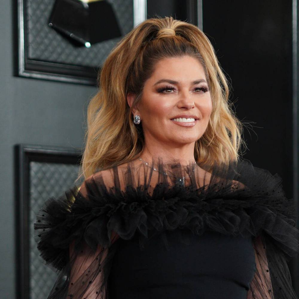 Shania Twain isn’t afraid to alter her red carpet outfits - www.peoplemagazine.co.za