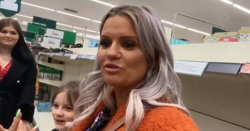 Kerry Katona claims shop workers stopped her buying extra tissues in place of toilet roll amid coronavirus chaos - www.manchestereveningnews.co.uk