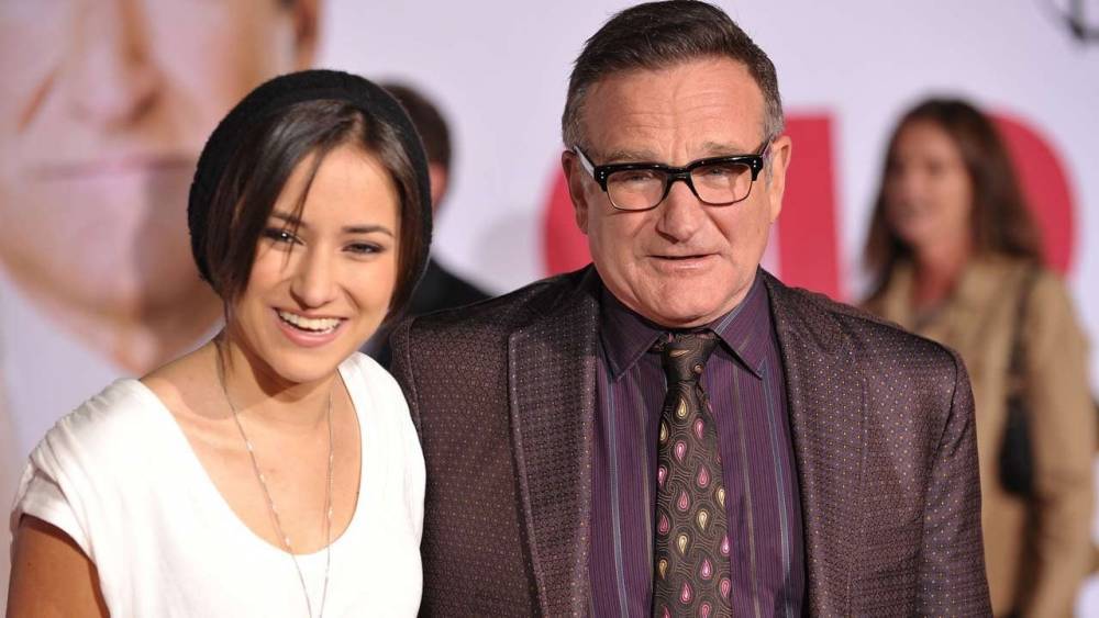 Zelda Williams Shares Candid Photos of Her Late Father Robin Williams - www.etonline.com