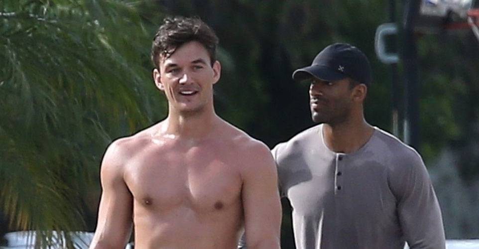 Tyler Cameron Goes for a Shirtless Jog With a Future 'Bachelorette' Contestant - His BFF Matt James! - www.justjared.com - Miami - Florida