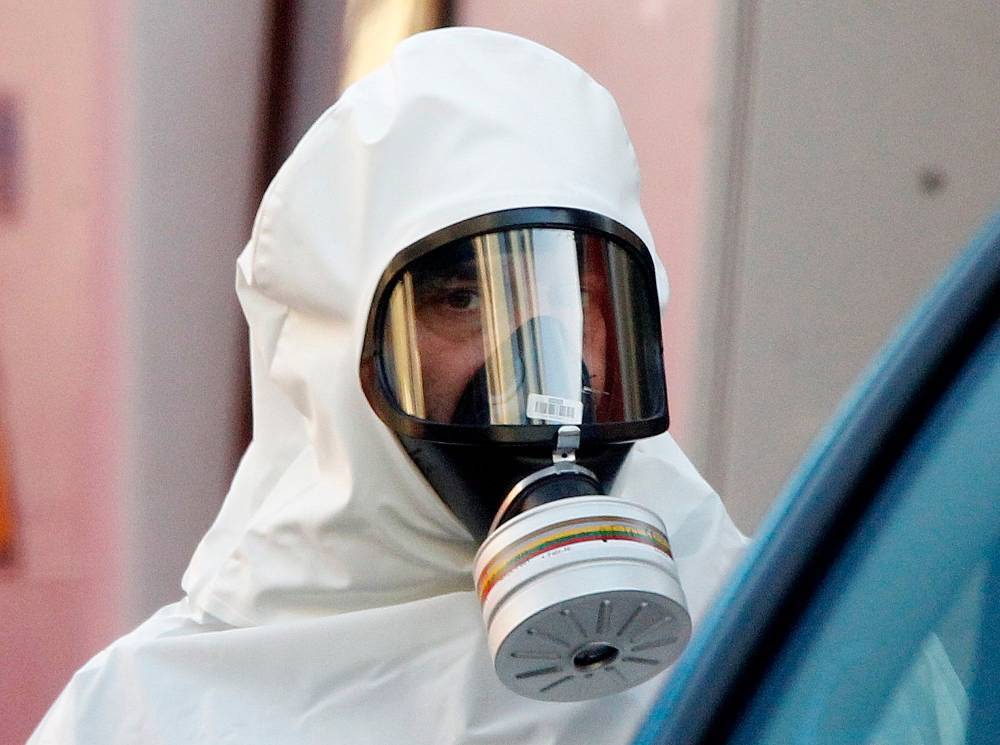 SAG-AFTRA Tells Broadcast News Reporters They Must Be Provided Hazmat Suits If Assigned To Cover Coronavirus Hotspots - deadline.com