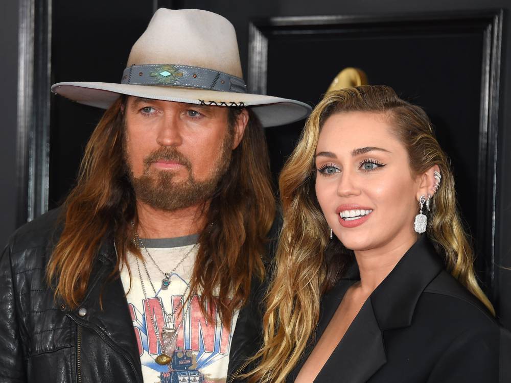 Miley Cyrus Teases Dad Billy Ray Cyrus For Finally Getting An iPhone Amid Coronavirus Crisis - etcanada.com - Nashville