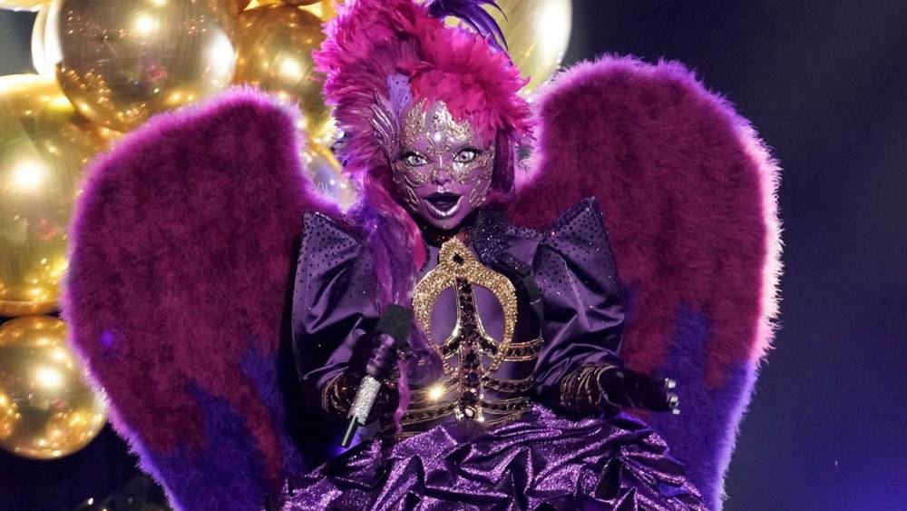 'The Masked Singer' Sneak Peek: Night Angel Wows Panel With Effortless Performance (Exclusive) - www.etonline.com
