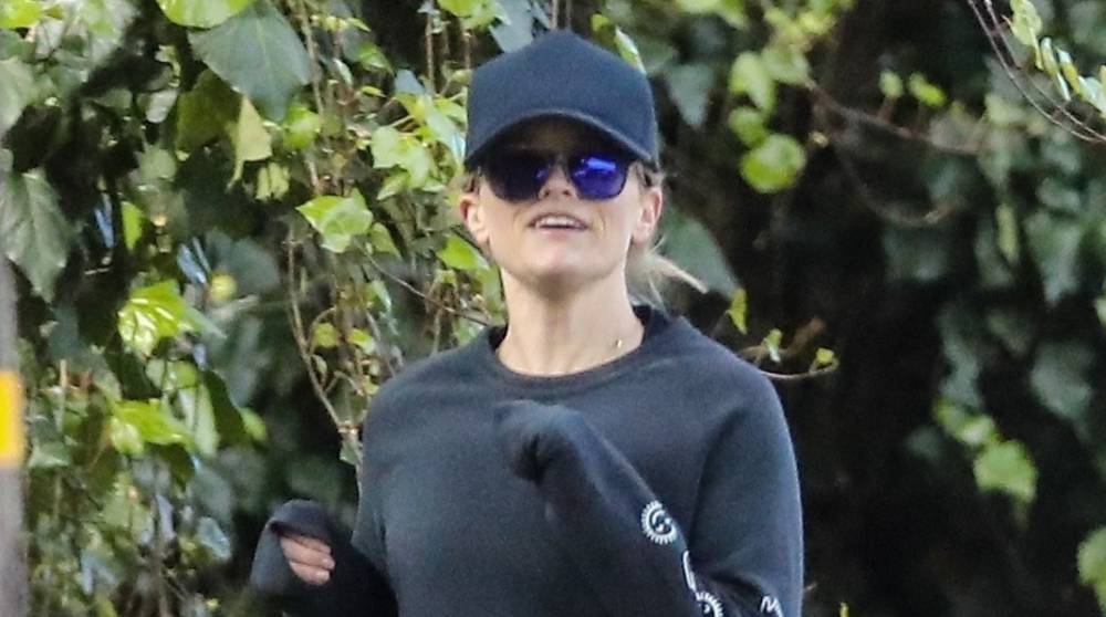 Reese Witherspoon Goes for Jog After 'Little Fires Everywhere' Debuts on Hulu! - www.justjared.com - Washington - Santa Monica