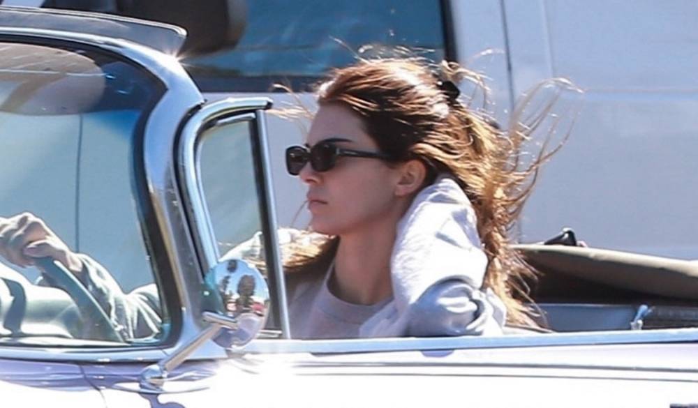 Kendall Jenner Goes for a Drive in Her Convertible Cadillac - www.justjared.com - Los Angeles