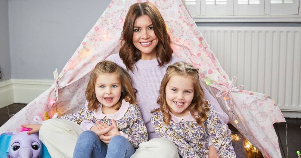 Imogen Thomas opens up on mental health struggles and matching with celebrities on dating apps in stunning Mother’s Day shoot with two daughters - www.ok.co.uk