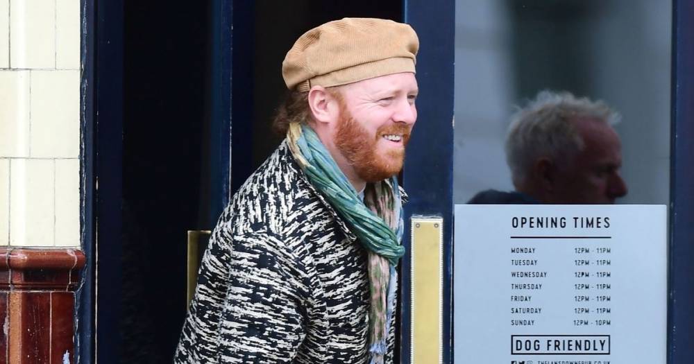 Keith Lemon ignores government advice as he's spotted in pub after showing coronavirus symptoms - www.ok.co.uk