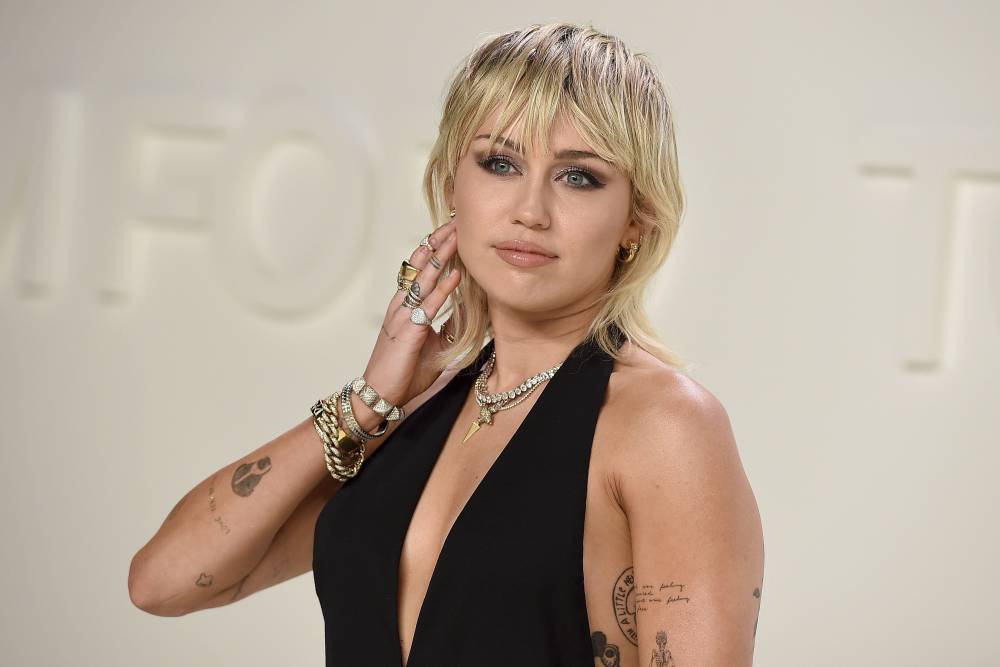 Miley Cyrus Calls On Fans To Step Up Support For People In Need During Coronavirus Crisis - etcanada.com