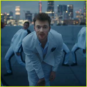 Finneas Shows Off His Moves In 'Let's Fall In Love For The Night' Official Music Video - Watch Here! - www.justjared.com - county Love