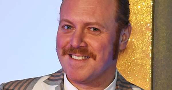 Keith Lemon ignores government advice as he's spotted in pub after showing coronavirus symptoms - www.msn.com