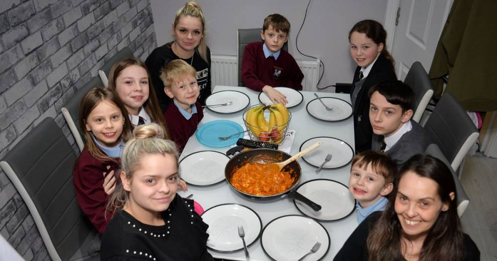 Conveyor belt bath time and caravan holidays - what life is like for Manchester mum with NINE children - www.manchestereveningnews.co.uk - Manchester