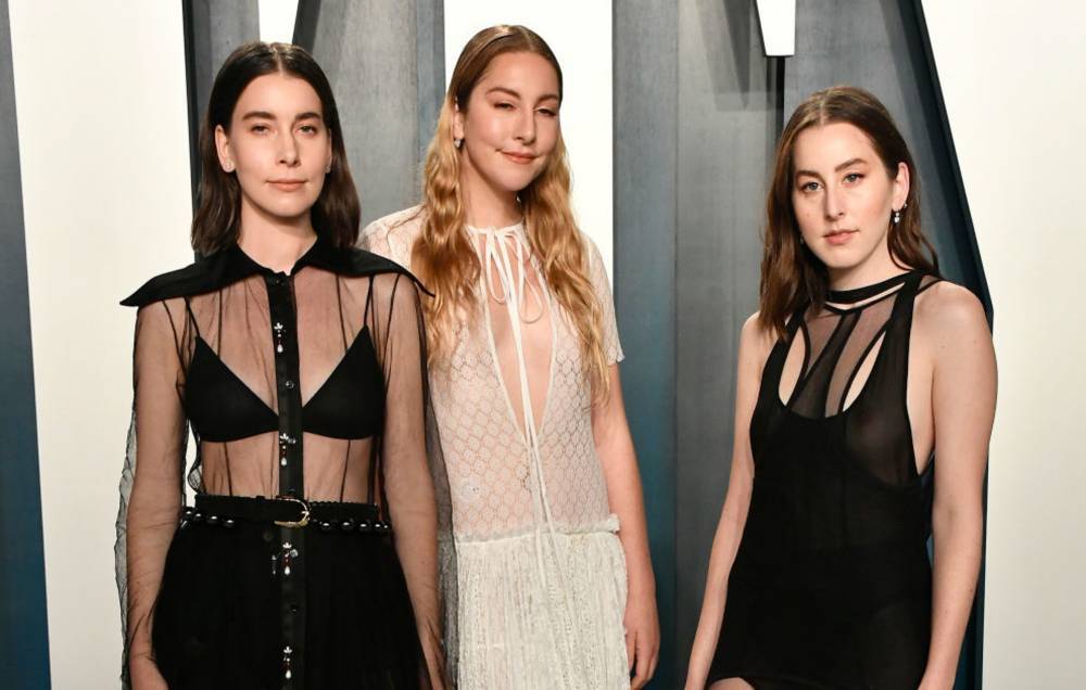 Haim ask fans to guess name of new album - www.nme.com