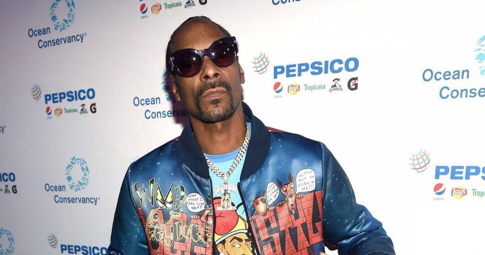 Snoop Dogg jokes about Oprah's on-stage fall - www.wonderwall.com - Los Angeles