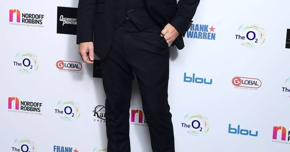 Peter Andre denies issuing ban on hugs and selfies over coronavirus fears - www.manchestereveningnews.co.uk - county Southampton - county Hampshire