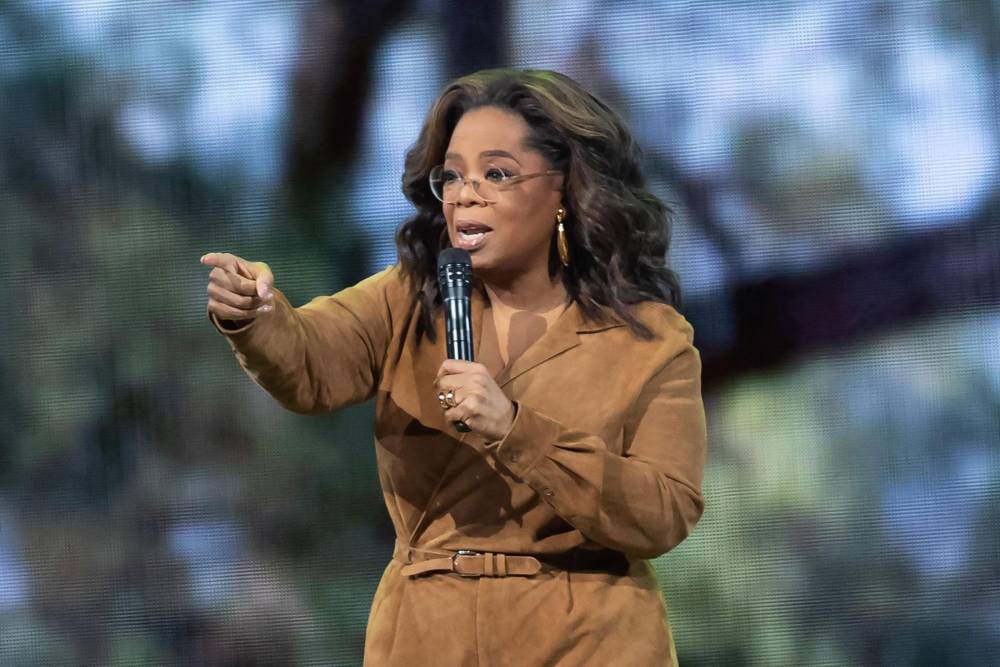 Oprah Winfrey suffers onstage fall while preaching the importance of ‘balance’ - www.hollywood.com - Los Angeles - California