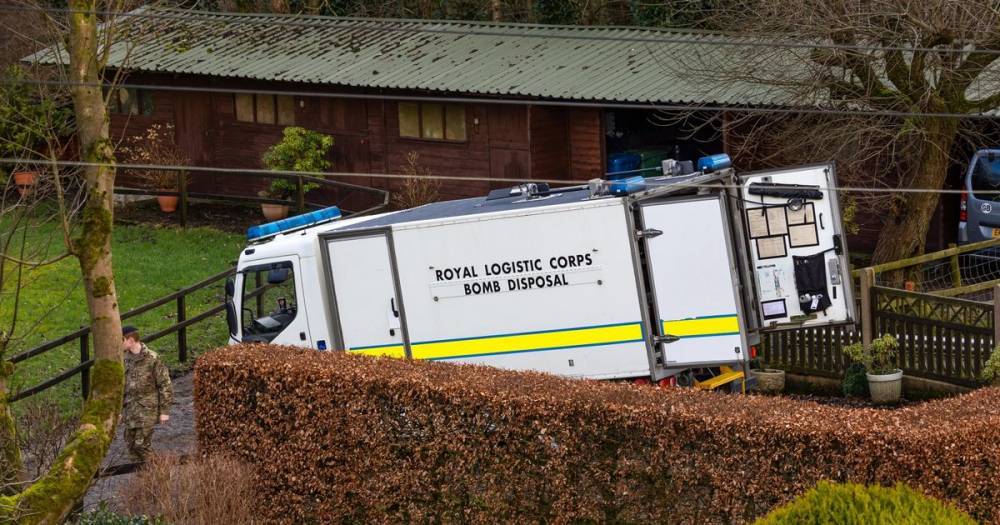 Bomb squad descends on Bury after 'suspicious object' found...it turned out to be an old piece of industrial equipment - www.manchestereveningnews.co.uk