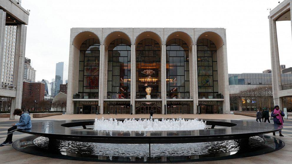 Met Opera cancels season, stops pay of orchestra, chorus - abcnews.go.com - New York