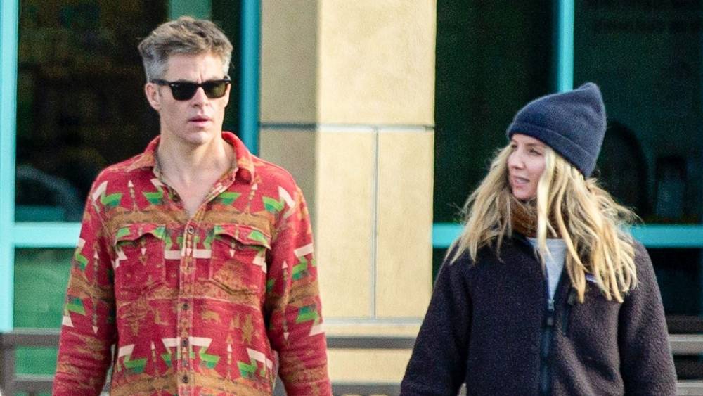 Chris Pine Goes Grocery Shopping With Girlfriend Annabelle Wallis - www.justjared.com - Los Angeles