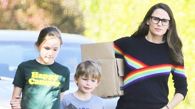 Jennifer Garner Picks Oranges With Her Kids As Ex Ben Affleck’s New Romance Heats Up - hollywoodlife.com - Los Angeles
