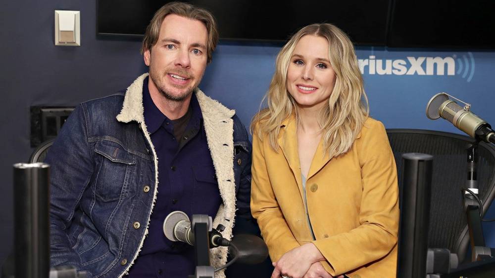 Kristen Bell and Kids Dance Outside of Dax Shepard’s Window as He Isolates After Traveling - www.etonline.com