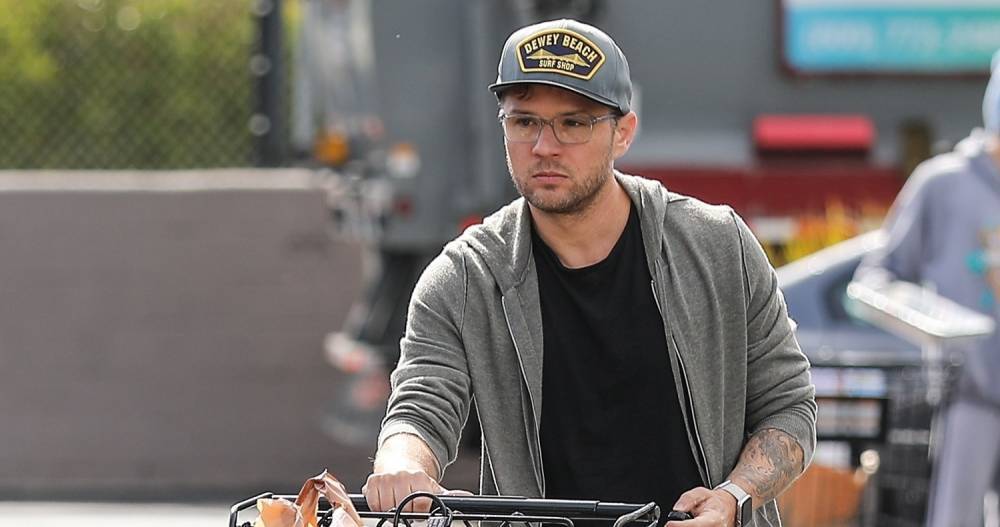 Ryan Phillippe Stocks Up on Groceries, Announces Live Stream Acting - www.justjared.com - county Pacific