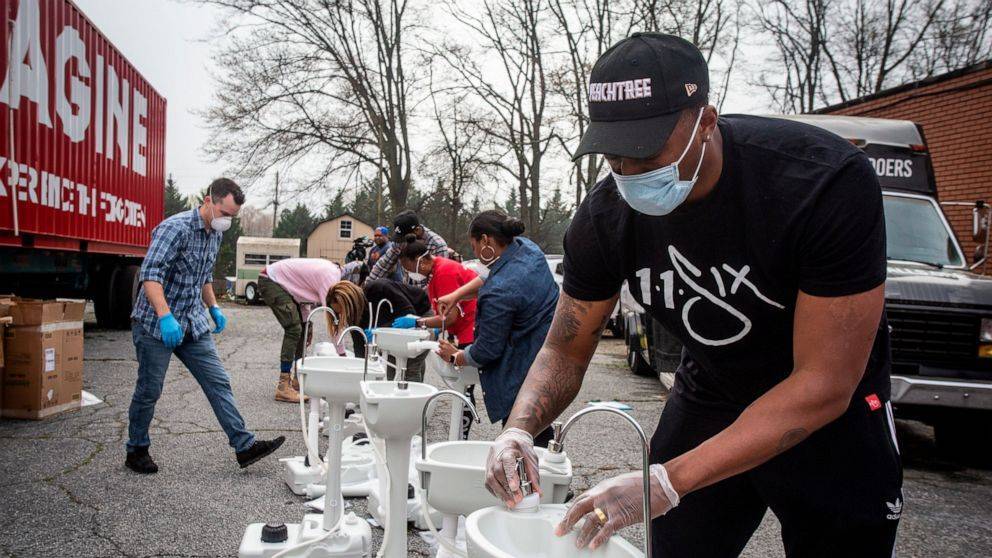 Grammy-winning artist Lecrae distributes wash stations - abcnews.go.com - Atlanta
