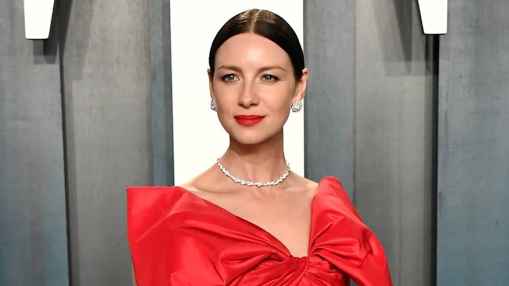 Outlander's Caitriona Balfe Answers Tons of Fan Questions While Social Distancing at Home - www.justjared.com
