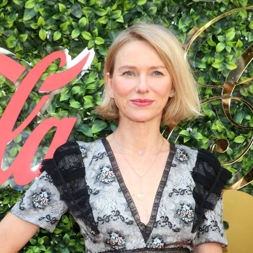 Naomi Watts encourages fans to try online exercise classes during coronavirus crisis - www.peoplemagazine.co.za
