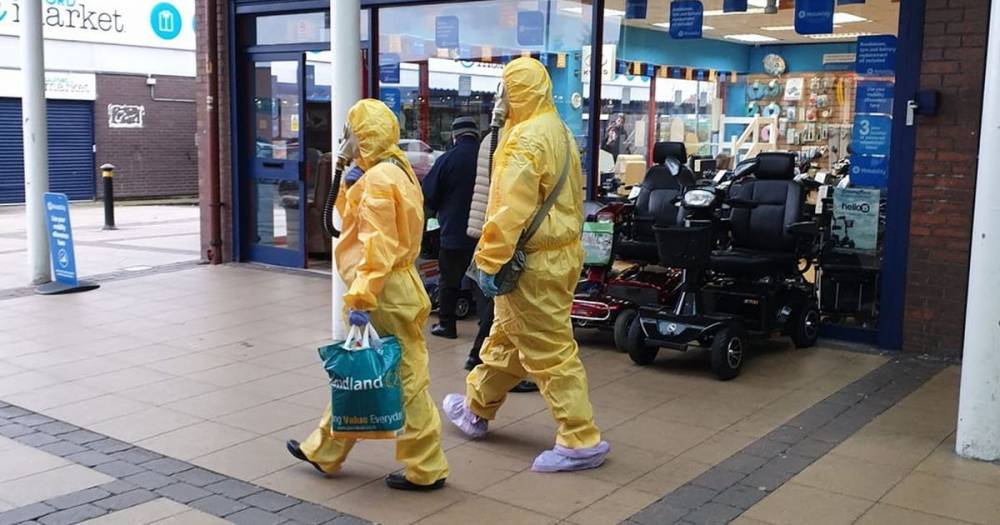 Couple spotted going to Aldi in Salford... dressed like this - www.manchestereveningnews.co.uk