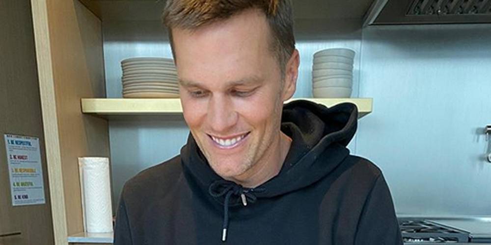 Tom Brady Officially Signs With Tampa Bay Buccaneers - Read His Statement! - www.justjared.com - county Bay