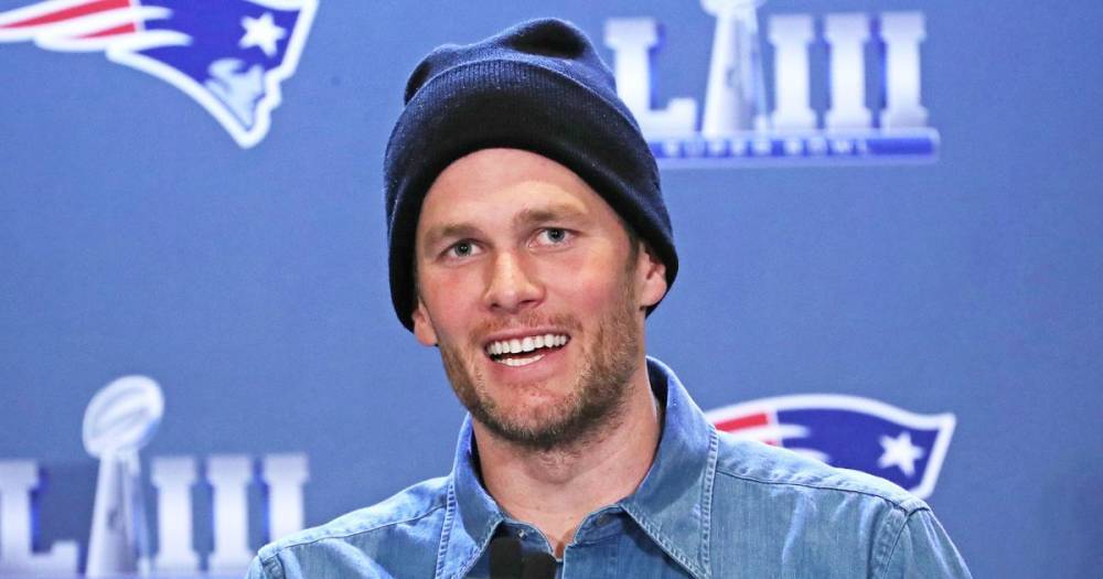Tom Brady Officially Signs With Tampa Bay Buccaneers After New England Patriots Exit - www.usmagazine.com - county Bay