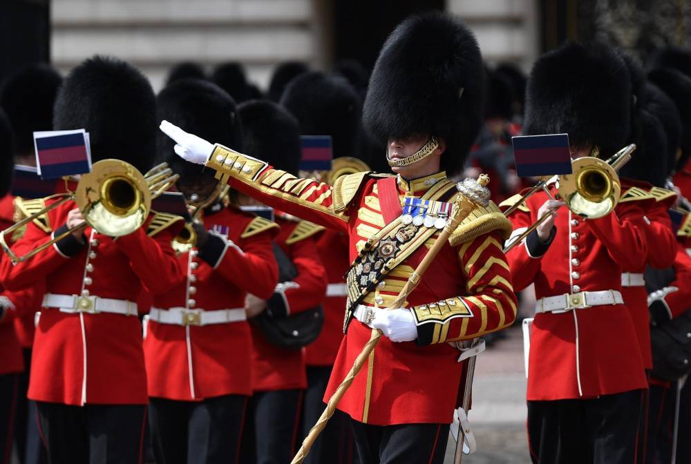 Buckingham Palace Postpones Changing Of The Guard Ceremony Until Further Notice Amid Coronavirus Chaos - etcanada.com