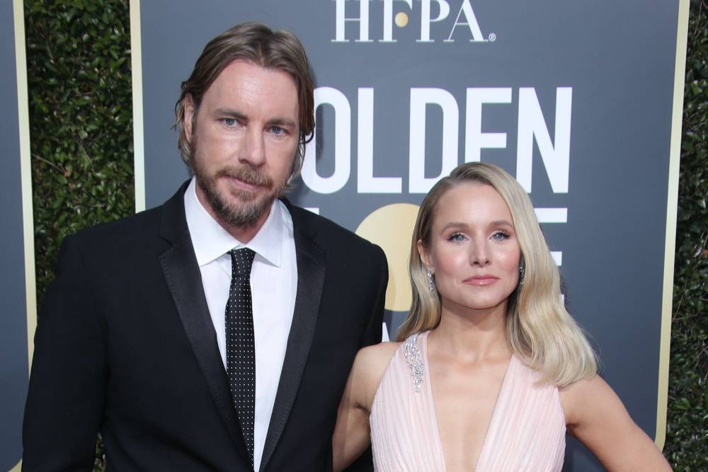 Kristen Bell And Kids Dance Outside Of Dax Shepard’s Window As He Isolates After Traveling - etcanada.com