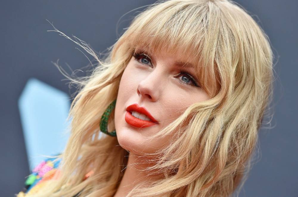 Watch Taylor Swift's Dad Make His Acting Debut in 'The Man' Behind-the-Scenes Clip - www.billboard.com