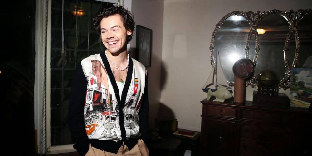 Harry Styles Is Learning Sign Language and Doing Face Masks In Quarantine - www.marieclaire.com - Italy