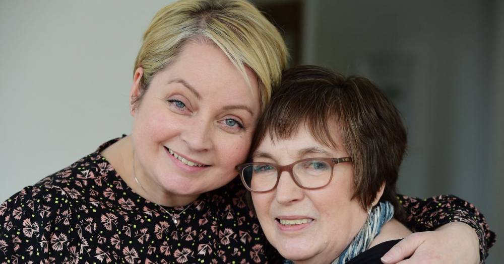 Daughter thanks mum 'for saving her life' after simple test discovered breast cancer - www.dailyrecord.co.uk