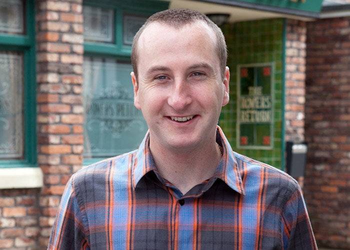 Corrie star Andy Whyment reflects on ‘tough week’ as soap completely rewrites scripts - evoke.ie